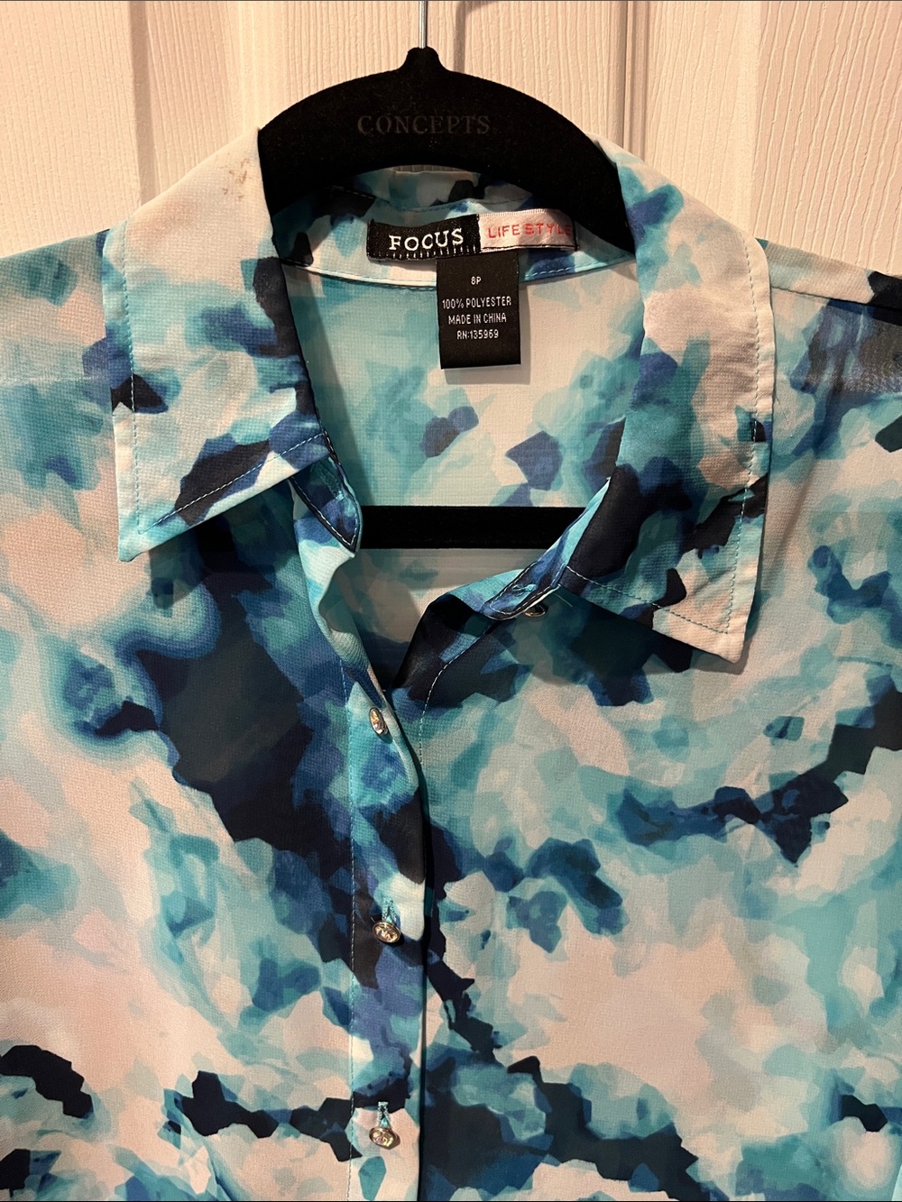 Focus LifeStyle Women's Blue Abstract Print Button-Front Blouse